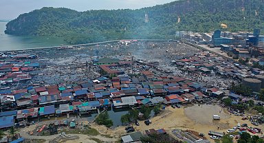 Malezya'da yangın: Yaklaşık bin ev yandı