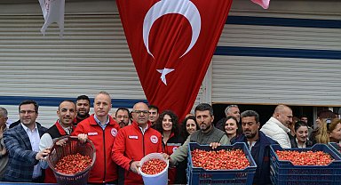 Manisa'da sezonun ilk kirazı 6 bin TL'den satıldı