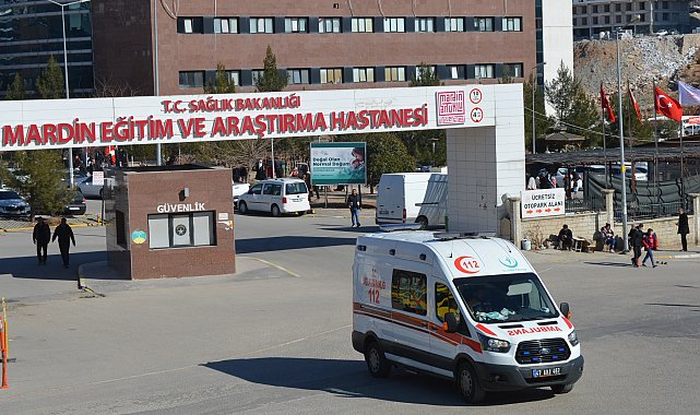 Mardin'de iki otomobil çarpıştı: 6'sı çocuk,10 yaralı
