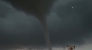 Mardin'de sağanak öncesi çıkan hortum kamerada