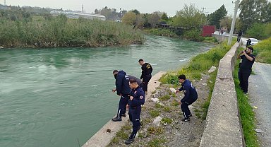 Mersin'de Berdan Çayı'na atlayan genç, suda kayboldu