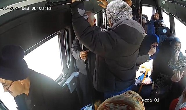Minibüs şoförü Demet, aracında rahatsızlanan yolcuyu sağlık ekiplerine ulaştırdı