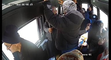 Minibüs şoförü Demet, aracında rahatsızlanan yolcuyu sağlık ekiplerine ulaştırdı