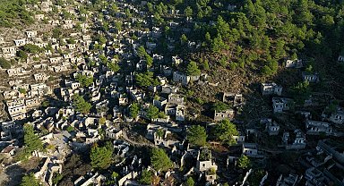 Muğla'nın 'hayalet köyü' dronla görüntülendi