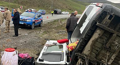 Muş'ta yolcu minibüsü dere yatağına yuvarlandı: 16 yaralı