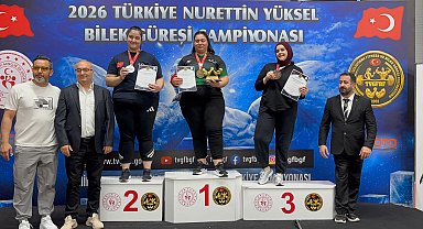 Muşlu Funda Maral, bilek güreşinde Türkiye üçüncüsü oldu