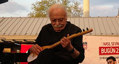 Müzisyen Cahit Berkay, Bursa'da konser verdi