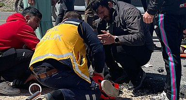 Niğde'de iki motosiklet kafa kafaya çarpıştı: 2 yaralı