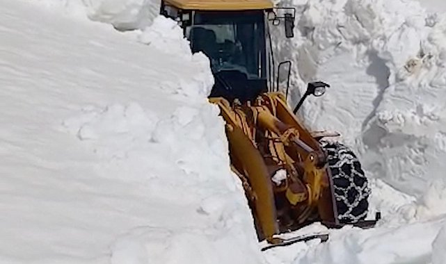 Nisan ayında 4 metre karla mücadele