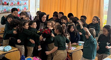 Öğrencilerin 'sevgi' mesajları, öğretmenlerini duygulandırdı