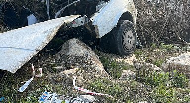 Otomobil şarampole yuvarlandı: Kardeşlerden 1'i öldü, 1'i yaralandı