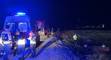 Otomobil takla attı, içindekiler kaçtı