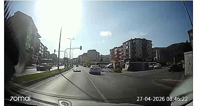 Otomobilin çarptığı üniversite öğrencisi yaralandı; kaza anı kamerada