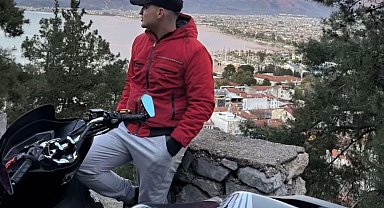 Otomobille çarpışan motosikletin sürücüsü öldü