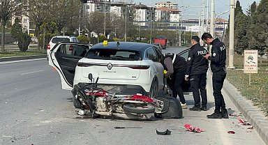 Otomobille çarpışan motosikletin sürücüsü öldü