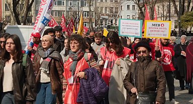 Özel İtalyan Lisesi öğretmenleri İstanbul İl Milli Eğitim Müdürlüğü'nün önünde eylem düzenledi