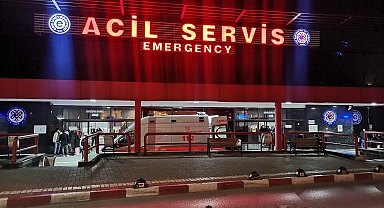 Parkta rastgele bıçak sallayan kişi, 2 yaşındaki Samet'i boğazından yaraladı