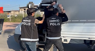 Polisin takip ettiği kamyonetten yaklaşık 185 kilo esrar ele geçirildi