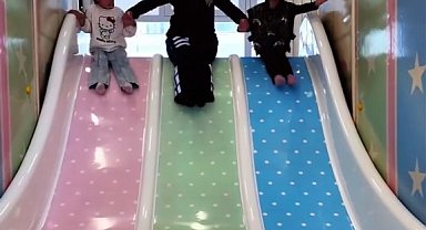 Polisler, ilkokul öğrencilerinin bayramını etkinlikle kutladı