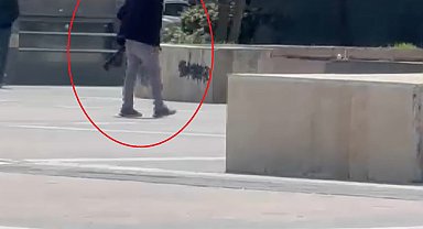 Pompalı tüfekle yürüyen kişi gözaltına alındı