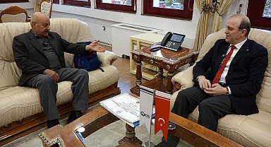 Rektörden 77 yaşında üniversiteden mezun olan arzuhalciye özel davet