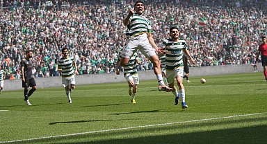 Şampiyonluğunu ilan eden Bursaspor 1'inci Lig'e yükseldi