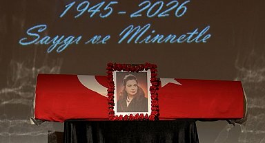 Sanatçı Feyha Çelenk için Ahmet Vefik Paşa Devlet Tiyatrosu'nda tören düzenlendi