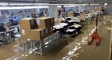 Şanlıurfa'da sağanak nedeniyle tekstil fabrikasını su bastı; işçiler tahliye edildi