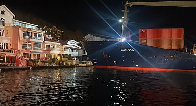 Sarıyer'de geminin karaya oturduğu anlar kamerada; iş kadının yalısı hasar aldı