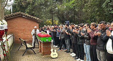 Şarkıcı Rıza Tamer, son yolculuğuna gitarıyla uğurlandı