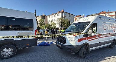 Servis minibüsünün çarptığı çocuk hayatını kaybetti