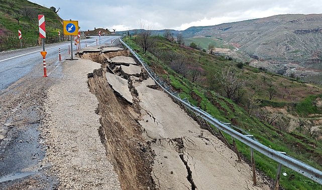 Siirt'te heyelan nedeniyle kara yolunda çökme meydana geldi