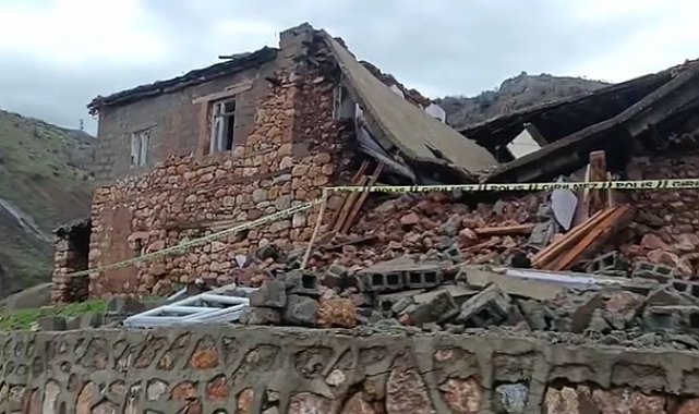 Siirt'te sağanağın etkisiyle metruk ev çöktü