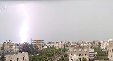 Silopi'de yıldırım düşme anları kamerada