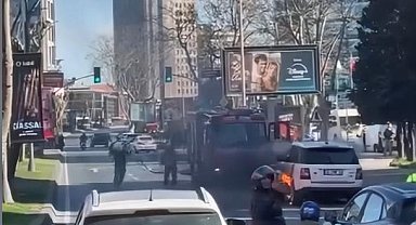 Şişli'de cipin lastikleri alev alev yandı; trafik kilitlendi