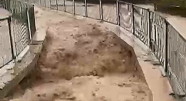 Sivas'ta sağanak; ırmak taştı, yol ve tarım arazilerini su bastı