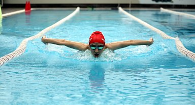 Su korkusunu yenmek için başladığı yüzmede Türkiye 3'üncüsü oldu
