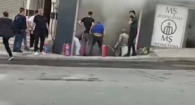 Sultangazi'de kağıt deposunda çıkan yangın söndürüldü