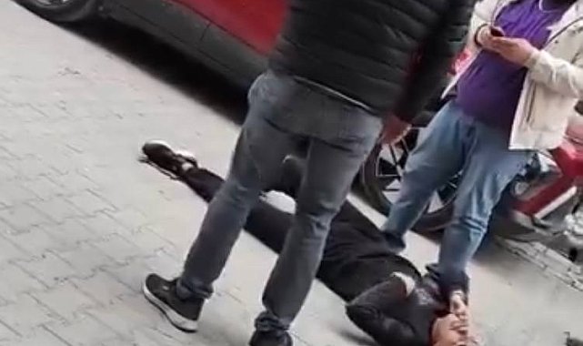 Sultangazi'de mesajla tehdit ettikleri kişiye silahlı saldırı düzenleyen şüpheliler kaçtı
