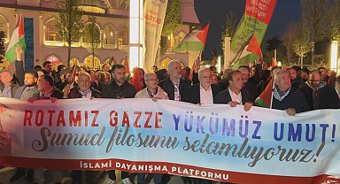 Sumud Filosu'na yönelik saldırıları protesto eden grup İsrail Konsolosluğu'na yürüdü