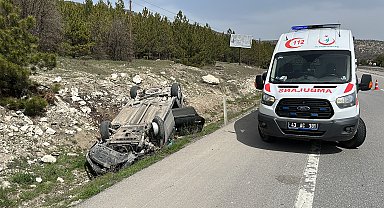Takla atan otomobilde 2'si çocuk 4 kişi yaralandı