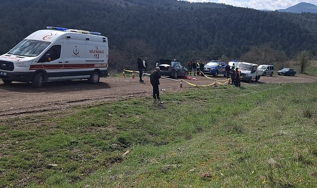 Tamir etmek istediği otomobilin altında kalarak öldü