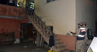 Tartıştığı karısını tabancayla başından vurup, öldürdü