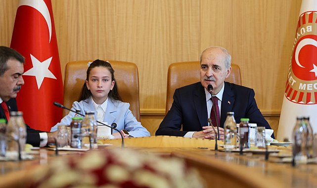 TBMM Başkanı Kurtulmuş, koltuğunu 6'ncı sınıf öğrencisi İnci'ye devretti
