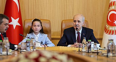 TBMM Başkanı Kurtulmuş, koltuğunu 6'ncı sınıf öğrencisi İnci'ye devretti