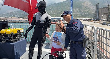 TCG Karpaz ve TCSG Yaşam gemileri, Hatay'da ziyarete açıldı