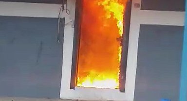 Tek katlı müstakil ev yandı