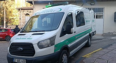 TIR'a arkadan çarpan otomobilin sürücüsü ve oğlu öldü