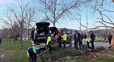 Tokat'ta cip ağaca çarpıp alev aldı: 1 ölü, 2 yaralı