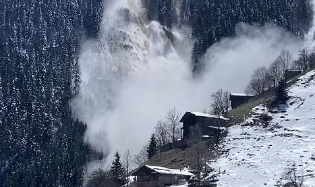 Trabzon'da çığ düşme anı kamerada